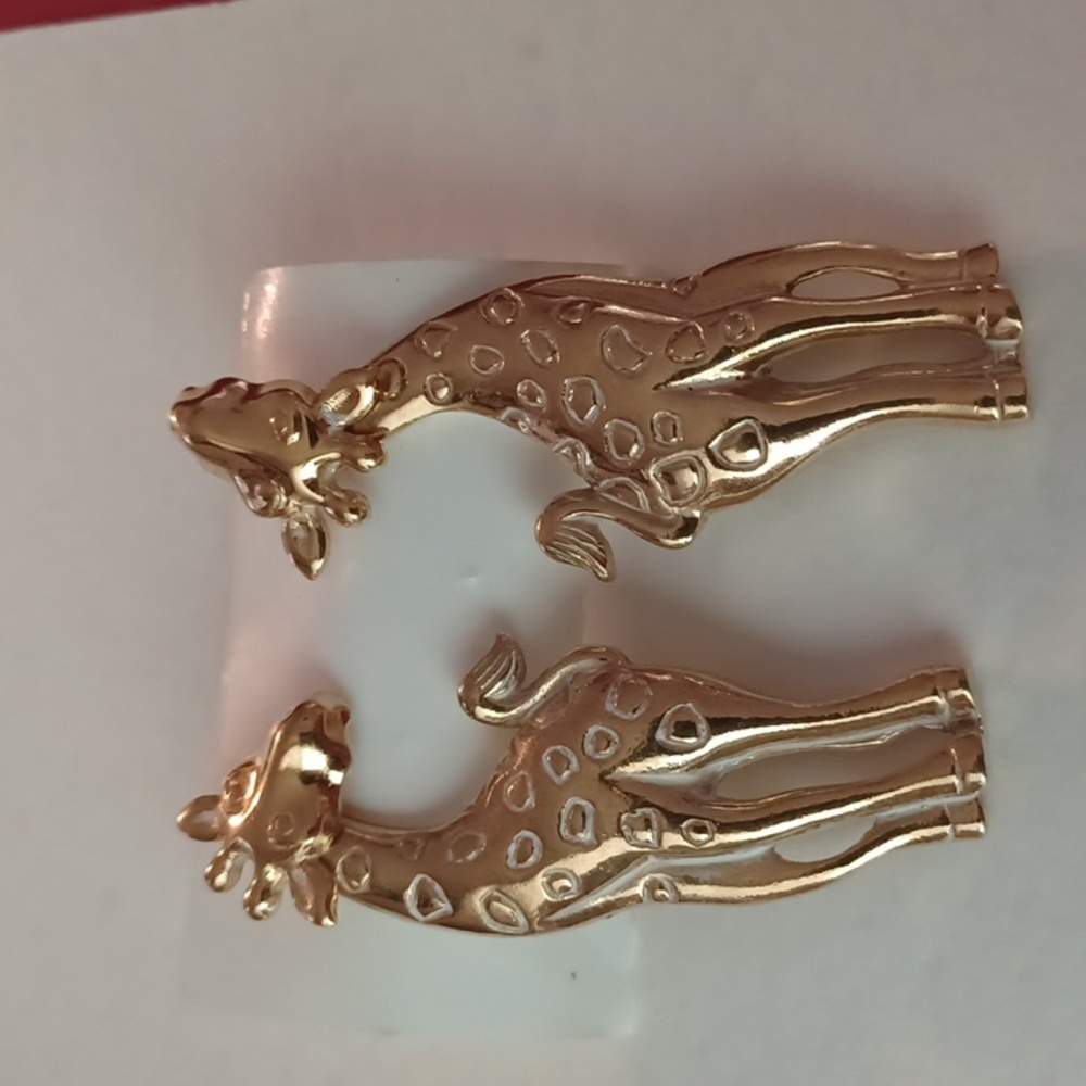 Giraffe earings moving heads dangling  earings gold tone vintage